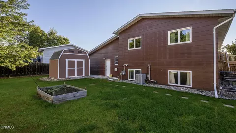 418 Munich Dr, Bismarck, ND 58504 photo 6