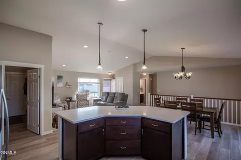 5524 Normandy St, Bismarck, ND 58503 photo 5