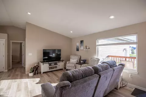 5524 Normandy St, Bismarck, ND 58503 photo 7
