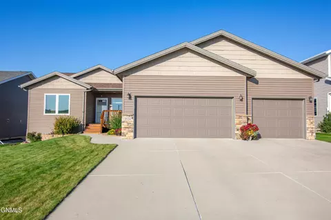 5524 Normandy St, Bismarck, ND 58503