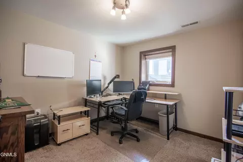 5524 Normandy St, Bismarck, ND 58503 photo 19