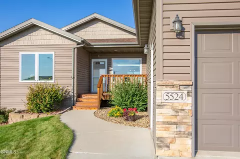 5524 Normandy St, Bismarck, ND 58503 photo 2