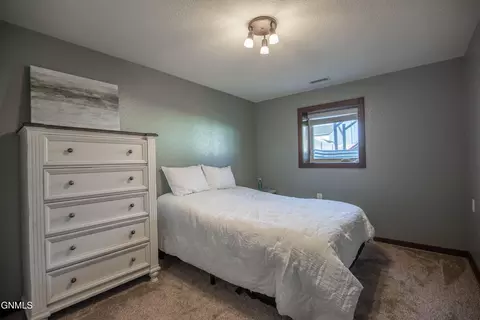 5524 Normandy St, Bismarck, ND 58503 photo 24