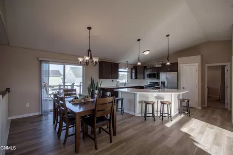 5524 Normandy St, Bismarck, ND 58503 photo 6