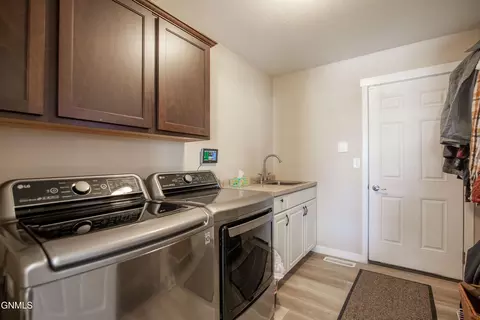 5524 Normandy St, Bismarck, ND 58503 photo 15