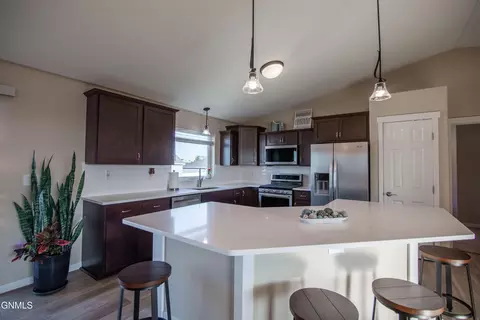 5524 Normandy St, Bismarck, ND 58503 photo 3