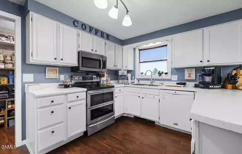 Kitchen - 5045 132nd Trl NW, Williston, ND 58801 photo 1 of 1