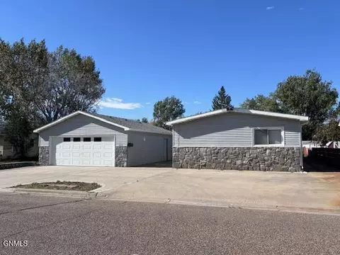 234 Adams St S, Plentywood, MT 59254