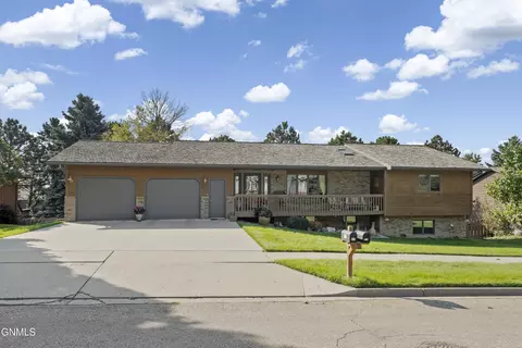 311 Aspen Ave, Bismarck, ND 58503