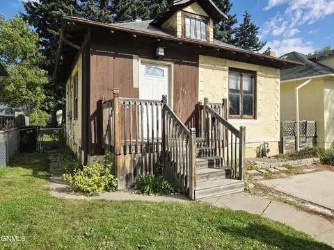616 F Ave E, Bismarck, ND 58501
