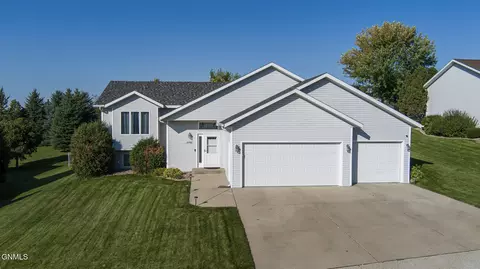 3730 Dominion St, Bismarck, ND 58503
