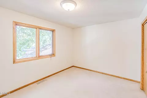328 Napa Loop, Bismarck, ND 58504 photo 34