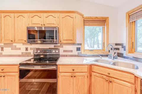 328 Napa Loop, Bismarck, ND 58504 photo 14