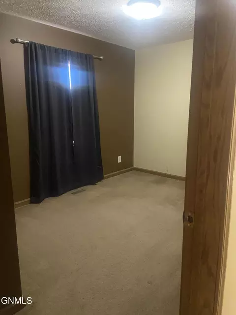 14025 Lakeview Dr, Williston, ND 58801 photo 20