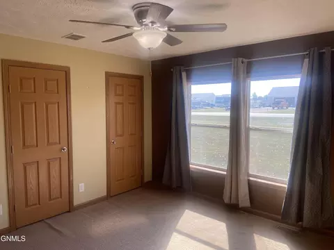 14025 Lakeview Dr, Williston, ND 58801 photo 11