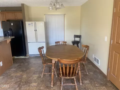 14025 Lakeview Dr, Williston, ND 58801 photo 10