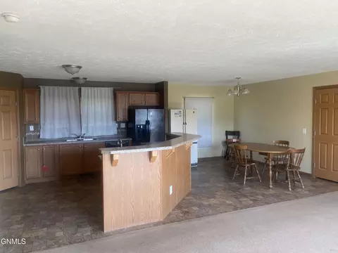 14025 Lakeview Dr, Williston, ND 58801 photo 7