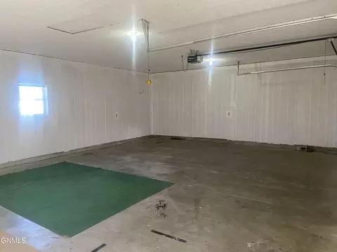 14025 Lakeview Dr, Williston, ND 58801 photo 29