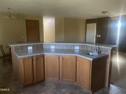14025 Lakeview Dr, Williston, ND 58801 photo 8