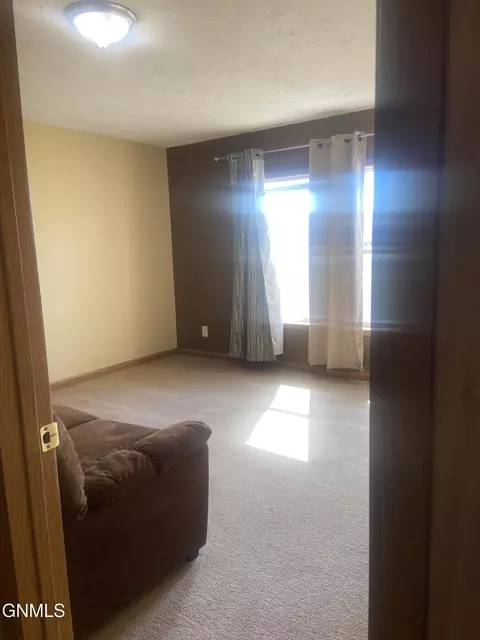 14025 Lakeview Dr, Williston, ND 58801 photo 23
