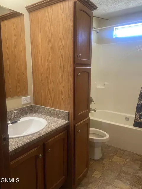 14025 Lakeview Dr, Williston, ND 58801 photo 25
