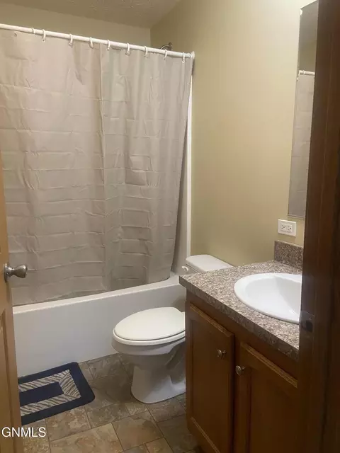 14025 Lakeview Dr, Williston, ND 58801 photo 17