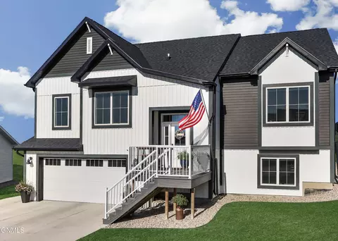 4824 Cornice Loop, Bismarck, ND 58503 photo 1