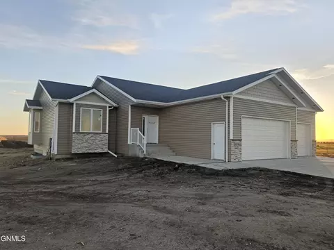 4578 Trailblazer Loop, Mandan, ND 58554