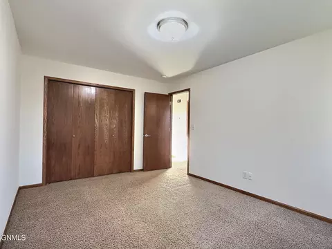 2900 Belgian Bnd SE, Mandan, ND 58554 photo 17