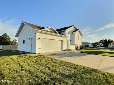 2900 Belgian Bnd SE, Mandan, ND 58554 photo 36