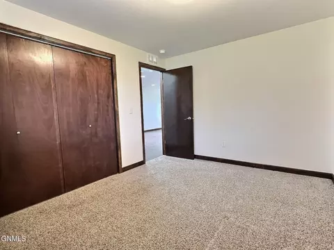 2900 Belgian Bnd SE, Mandan, ND 58554 photo 31