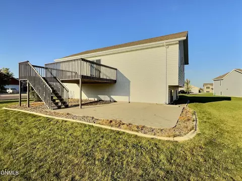 2900 Belgian Bnd SE, Mandan, ND 58554 photo 13
