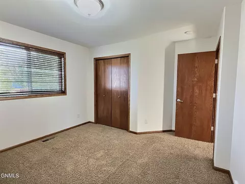 2900 Belgian Bnd SE, Mandan, ND 58554 photo 20