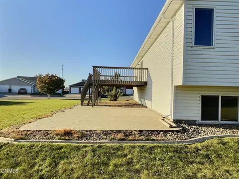 2900 Belgian Bnd SE, Mandan, ND 58554 photo 14