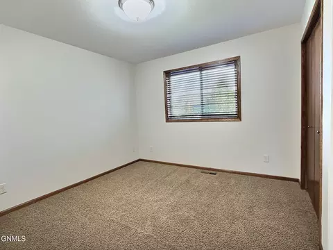 2900 Belgian Bnd SE, Mandan, ND 58554 photo 19