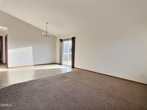 2900 Belgian Bnd SE, Mandan, ND 58554 photo 10