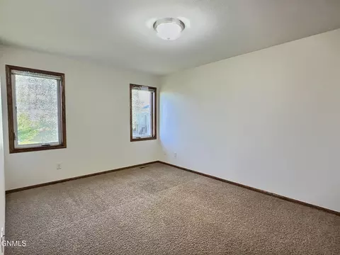 2900 Belgian Bnd SE, Mandan, ND 58554 photo 16