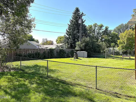 335 Easy St, Bismarck, ND 58504 photo 19