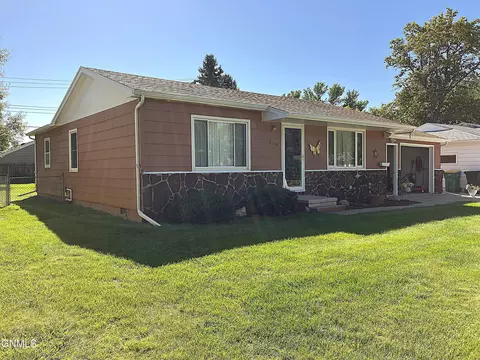 335 Easy St, Bismarck, ND 58504 photo 16