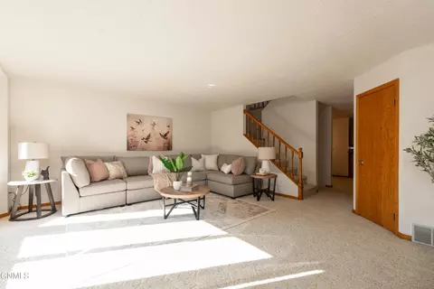 1520 Cimarron Dr, Bismarck, ND 58503