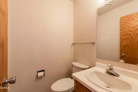 Bath - 1520 Cimarron Dr, Bismarck, ND 58503 photo 1 of 3