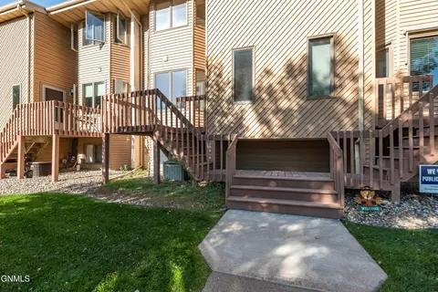 Exterior - 1520 Cimarron Dr, Bismarck, ND 58503 photo 2 of 2