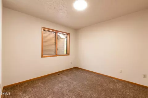 Bedroom - 1520 Cimarron Dr, Bismarck, ND 58503 photo 2 of 4