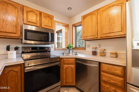 Kitchen - 1520 Cimarron Dr, Bismarck, ND 58503 photo 1 of 2