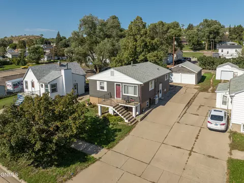 View/Area - 1204 1st St NE, Mandan, ND 58554 photo 1 of 5