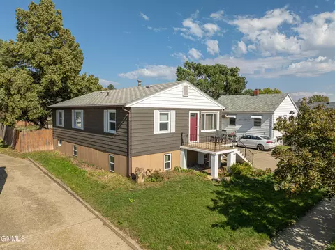 Exterior - 1204 1st St NE, Mandan, ND 58554 photo 3 of 5