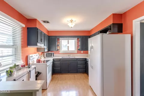 Kitchen - 1204 1st St NE, Mandan, ND 58554 photo 1 of 4