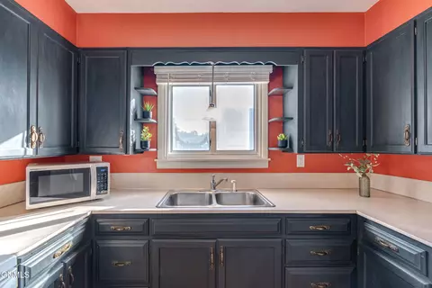 Kitchen - 1204 1st St NE, Mandan, ND 58554 photo 2 of 4