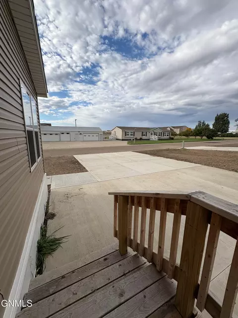 1520 46th St W, Williston, ND 58801 photo 7