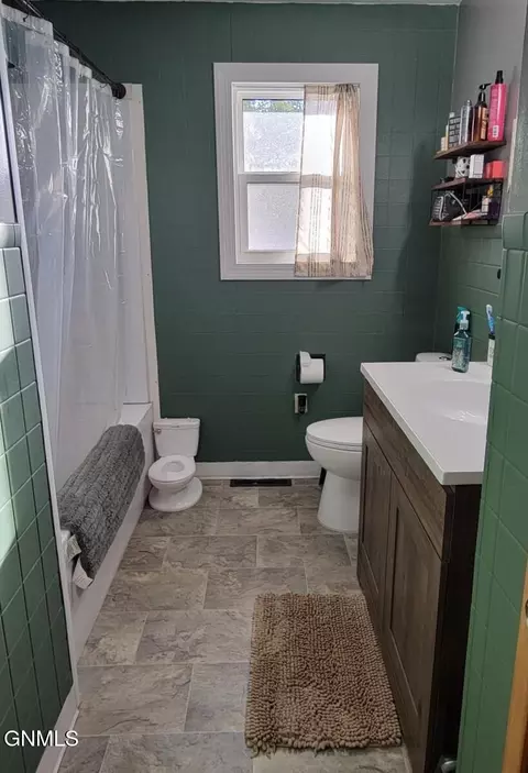 Bath - 418 3rd Ave E, Gackle, ND 58442 photo 1 of 2